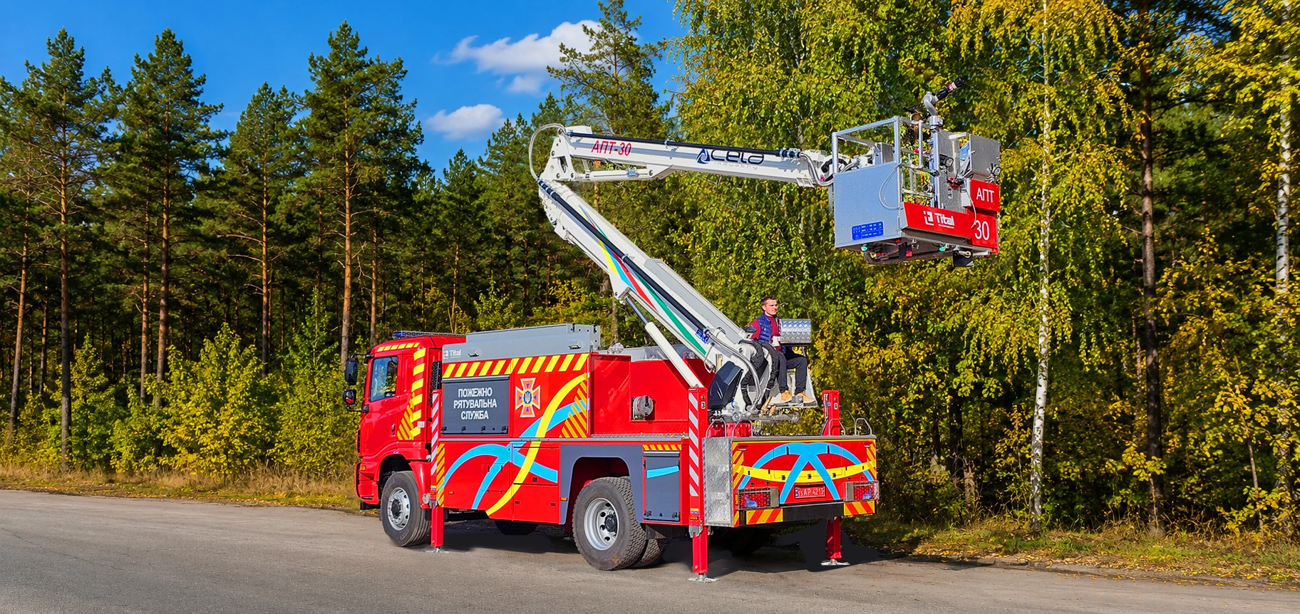 Tital firefighting aerial platform 30 m for high-rise fire and rescue operations