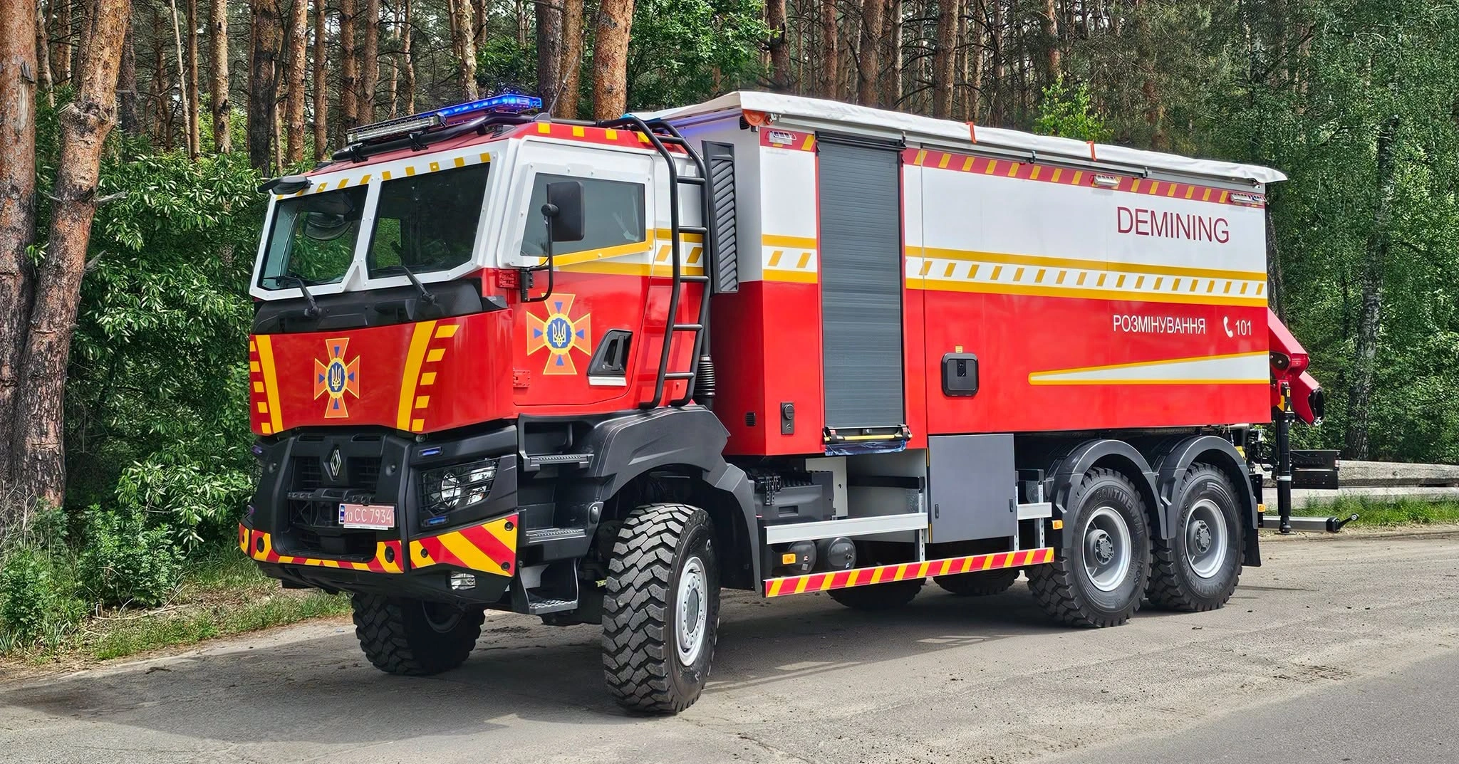 Tital heavy pyrotechnic EOD vehicle for demining operations - Left view